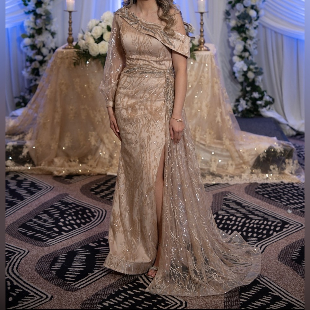 Elegant Gold  Evening Dress/Gown Size 4/6 Worn Once